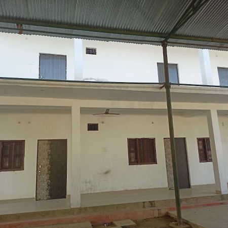 Oyo Hotel Ss Grand Lucknow Exterior photo